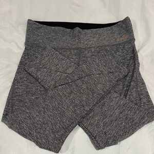 PINK Victoria's Secret Gray Heather Crop Leggings